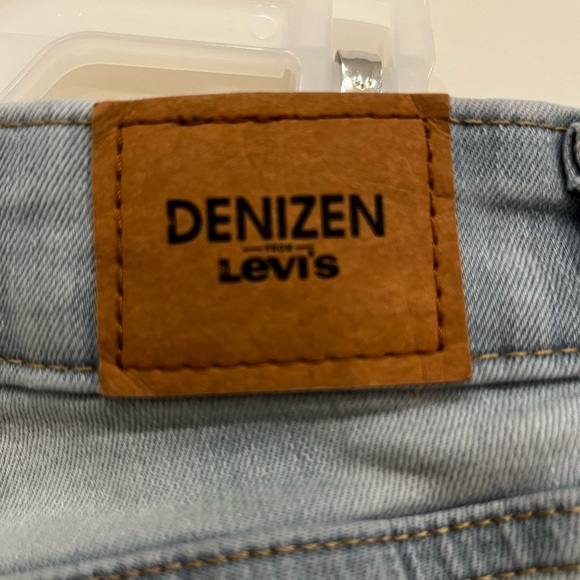 Levi’s Ultra High Rise Super Skinny Light-Wash Jeans - Picture 3 of 5